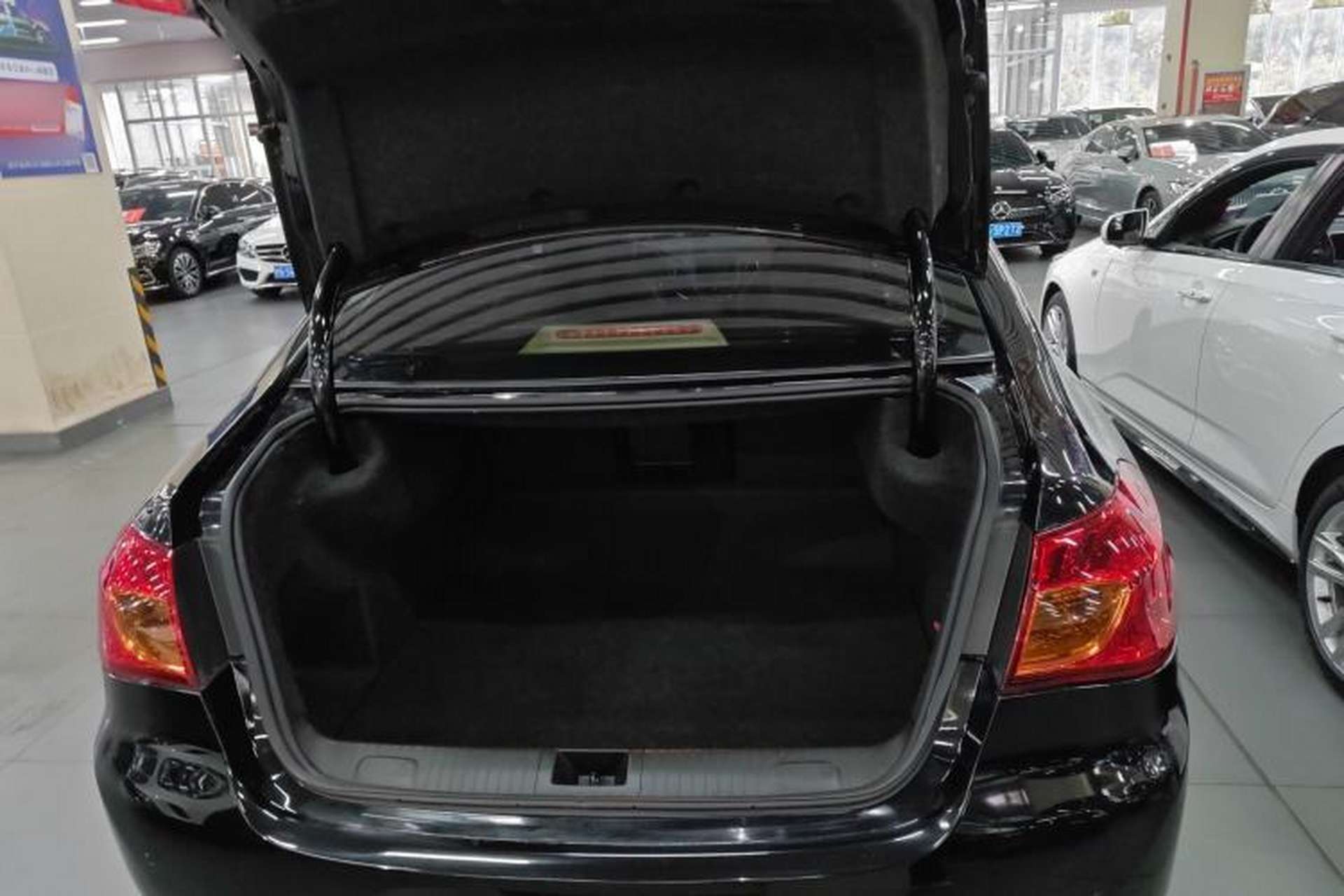 Used Roewe 950 2015 1.8T Luxury Edition Trunk