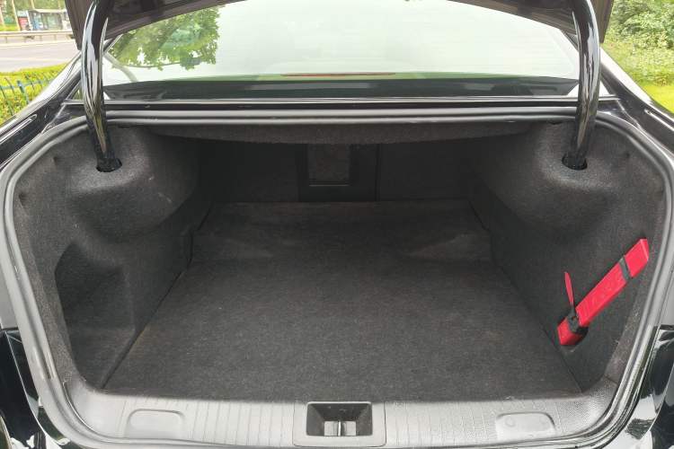 Used Roewe 950 2015 1.8T Elite Edition Trunk