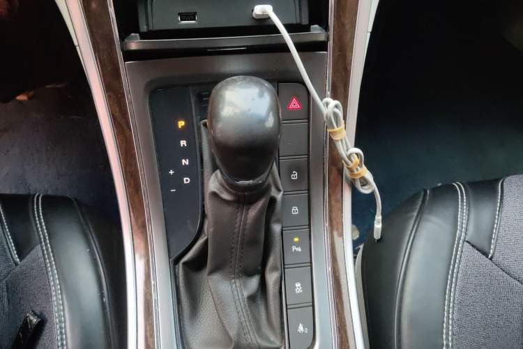 Used Roewe 950 2017 30T Internet Flagship Edition Gear Lever