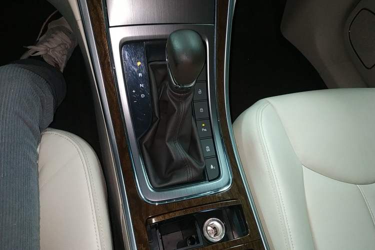 Used Roewe 950 2017 30T Internet Flagship Edition Gear Lever