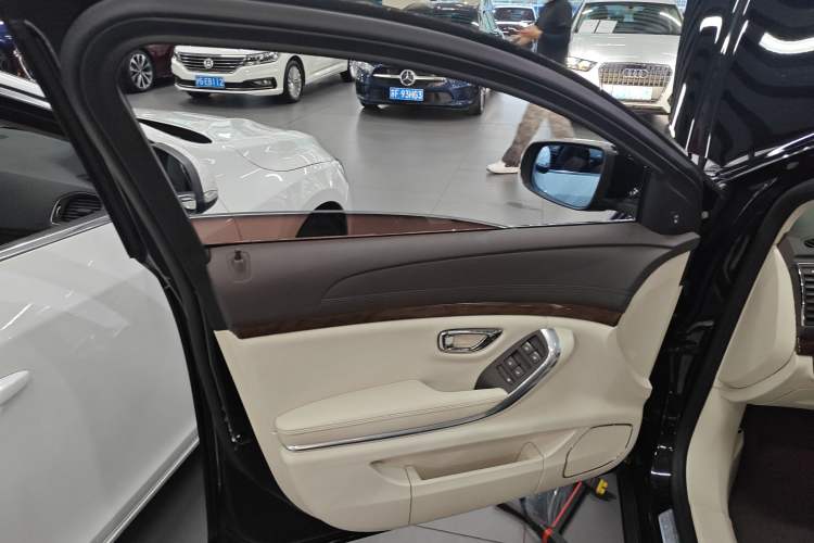 Used Roewe 950 2017 30T Internet Executive Supreme Edition Left Front Door Interior
