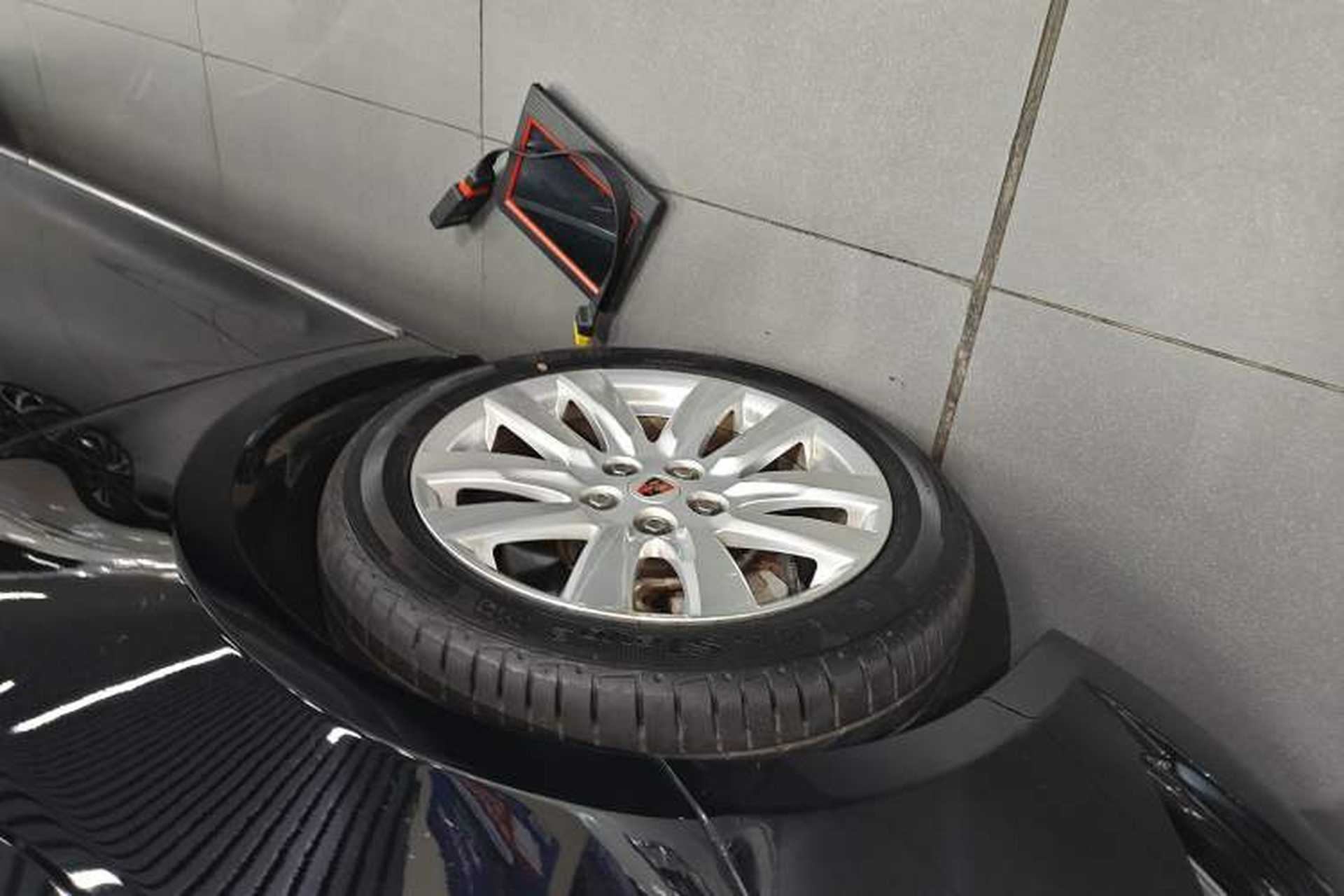 Used Roewe 950 2017 30T Internet Executive Supreme Edition Left Front Wheel Hub
