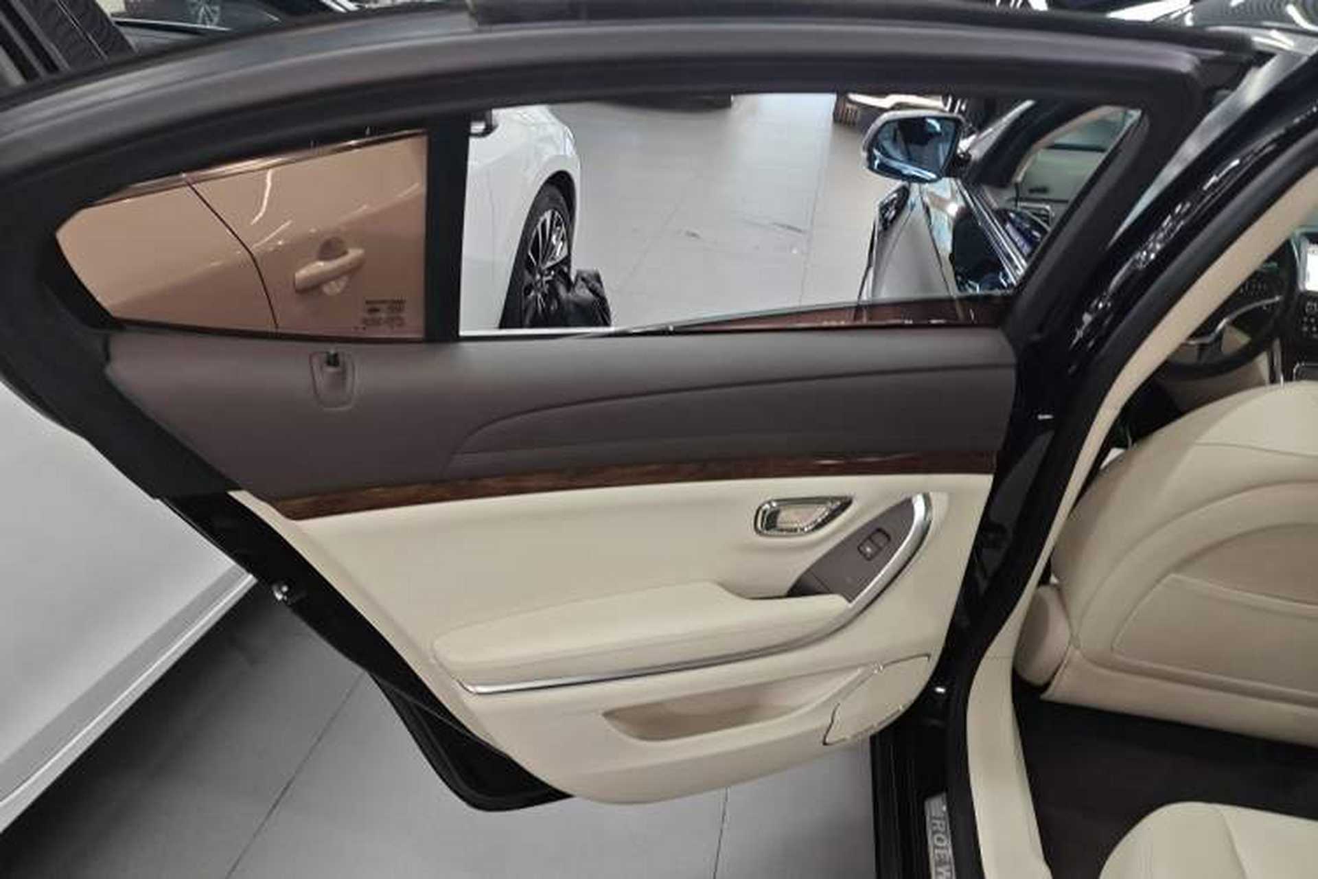 Used Roewe 950 2017 30T Internet Executive Supreme Edition Left Rear Door Interior
