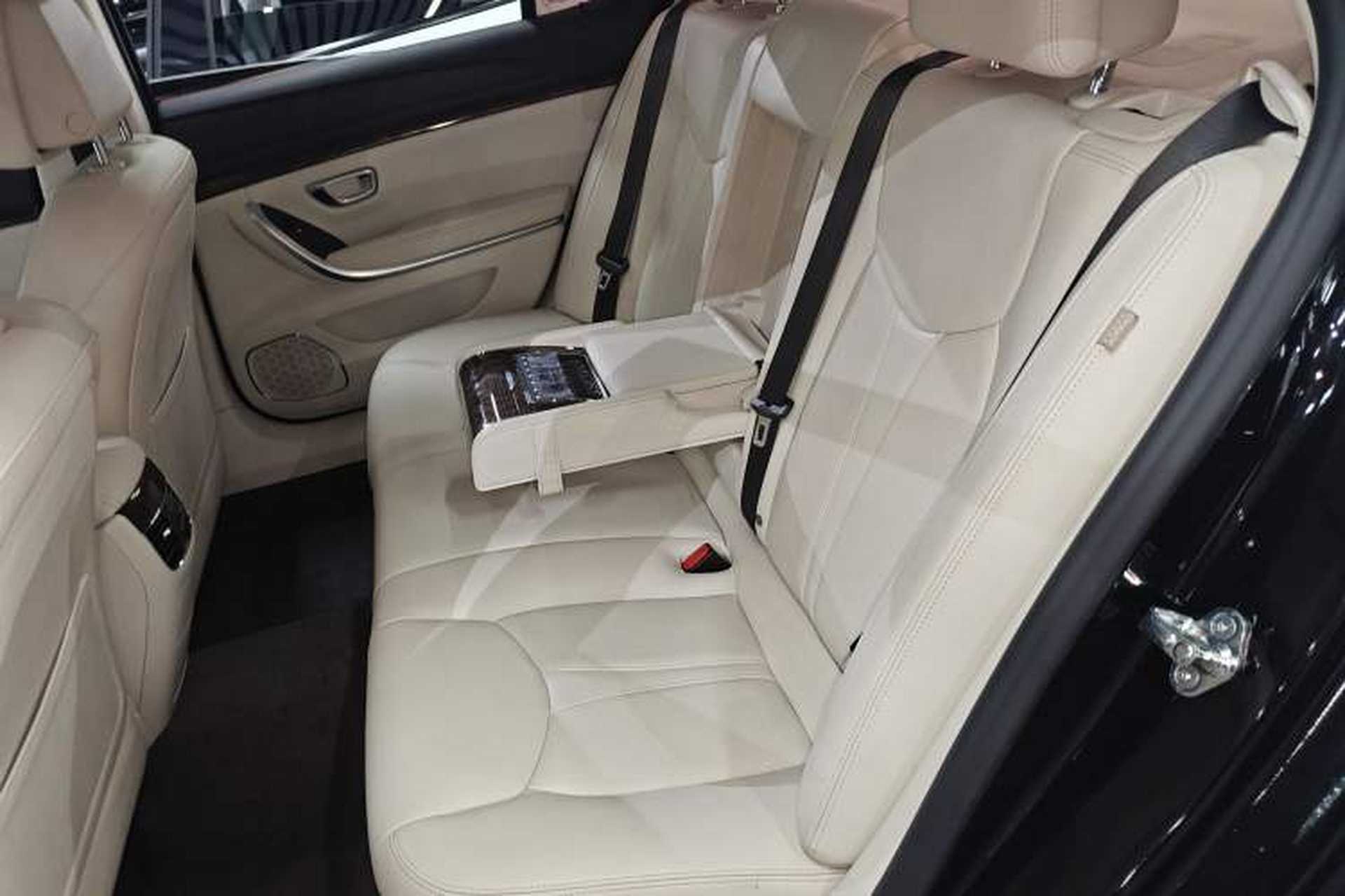 Used Roewe 950 2017 30T Internet Executive Supreme Edition Left Rear Seat