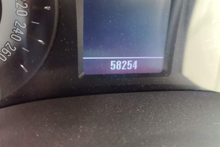 Used Roewe 950 2017 30T Internet Flagship Edition Odometer Close Up