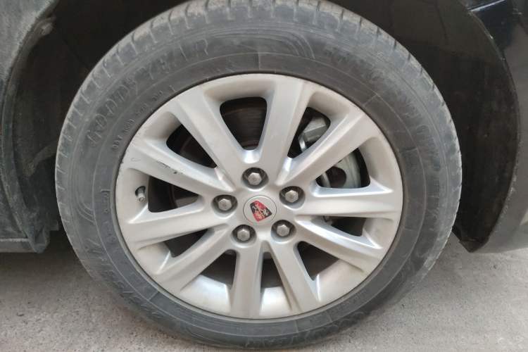 Used Roewe 950 2017 30T Internet Flagship Edition Right Front Wheel Hub