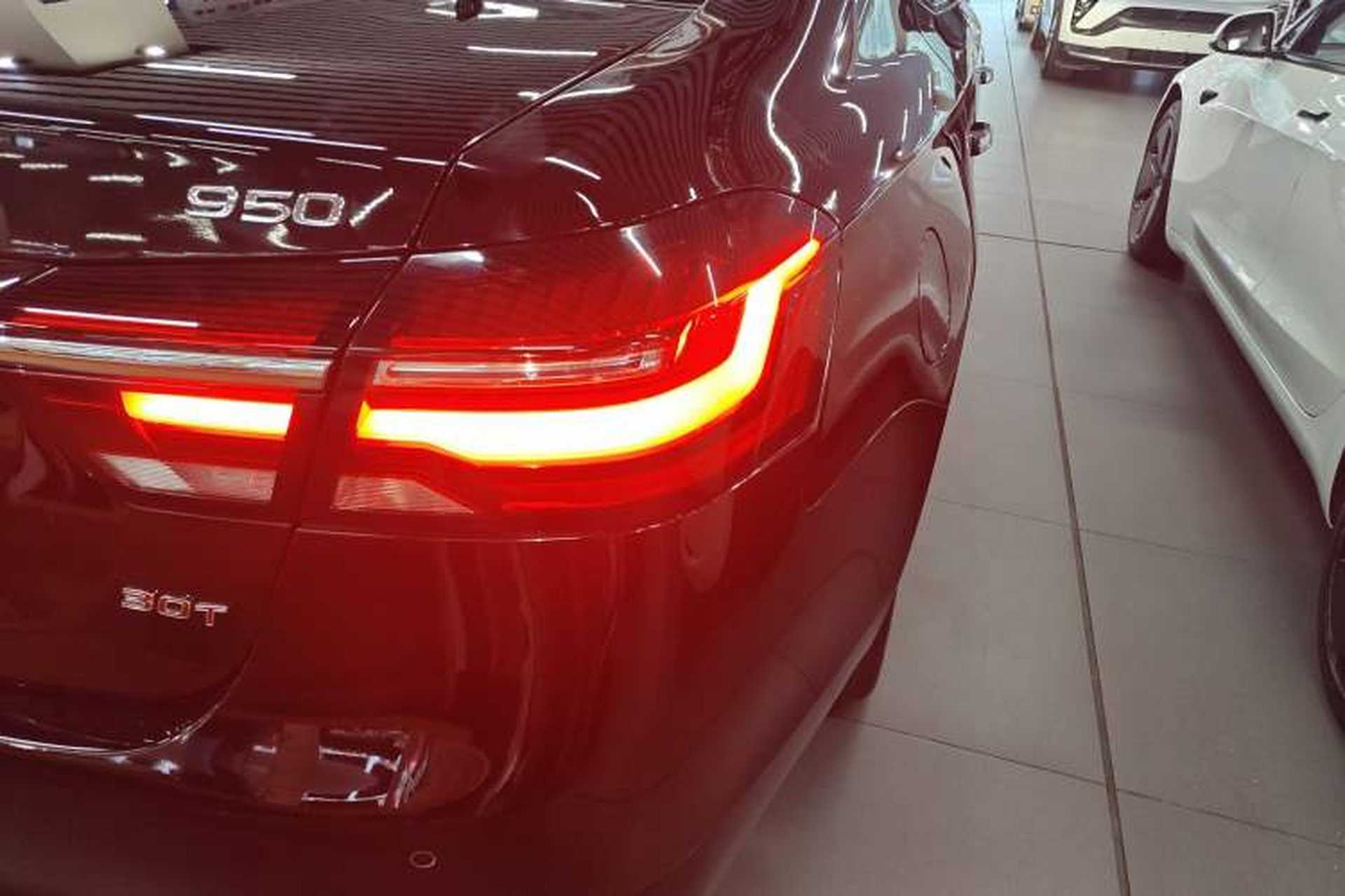 Used Roewe 950 2017 30T Internet Executive Supreme Edition Right Rear Taillight