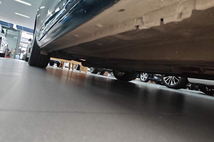 Used Roewe 950 2017 30T Internet Executive Supreme Edition Right Side Sill