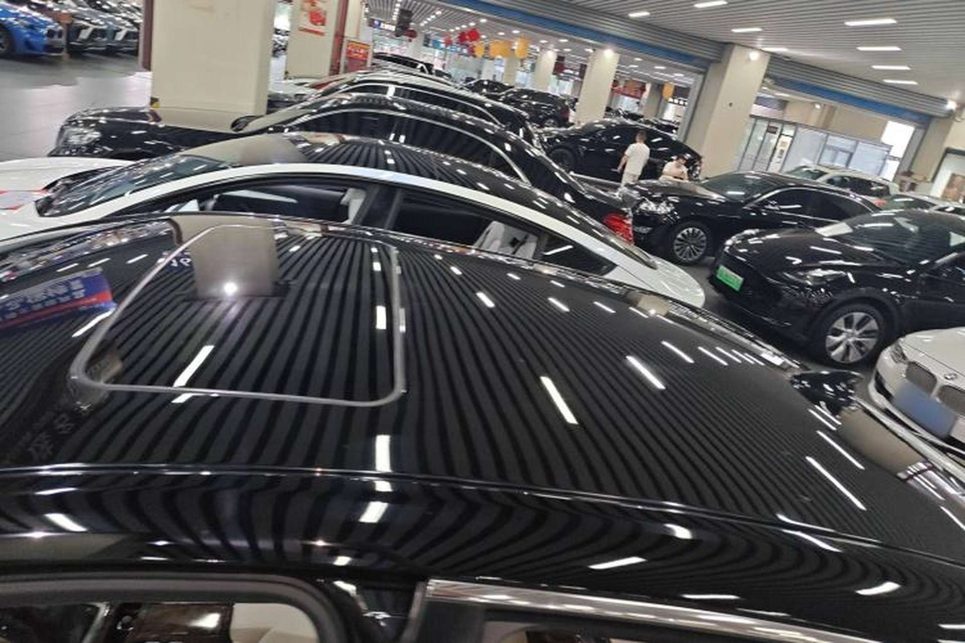 Used Roewe 950 2017 30T Internet Executive Supreme Edition Roof