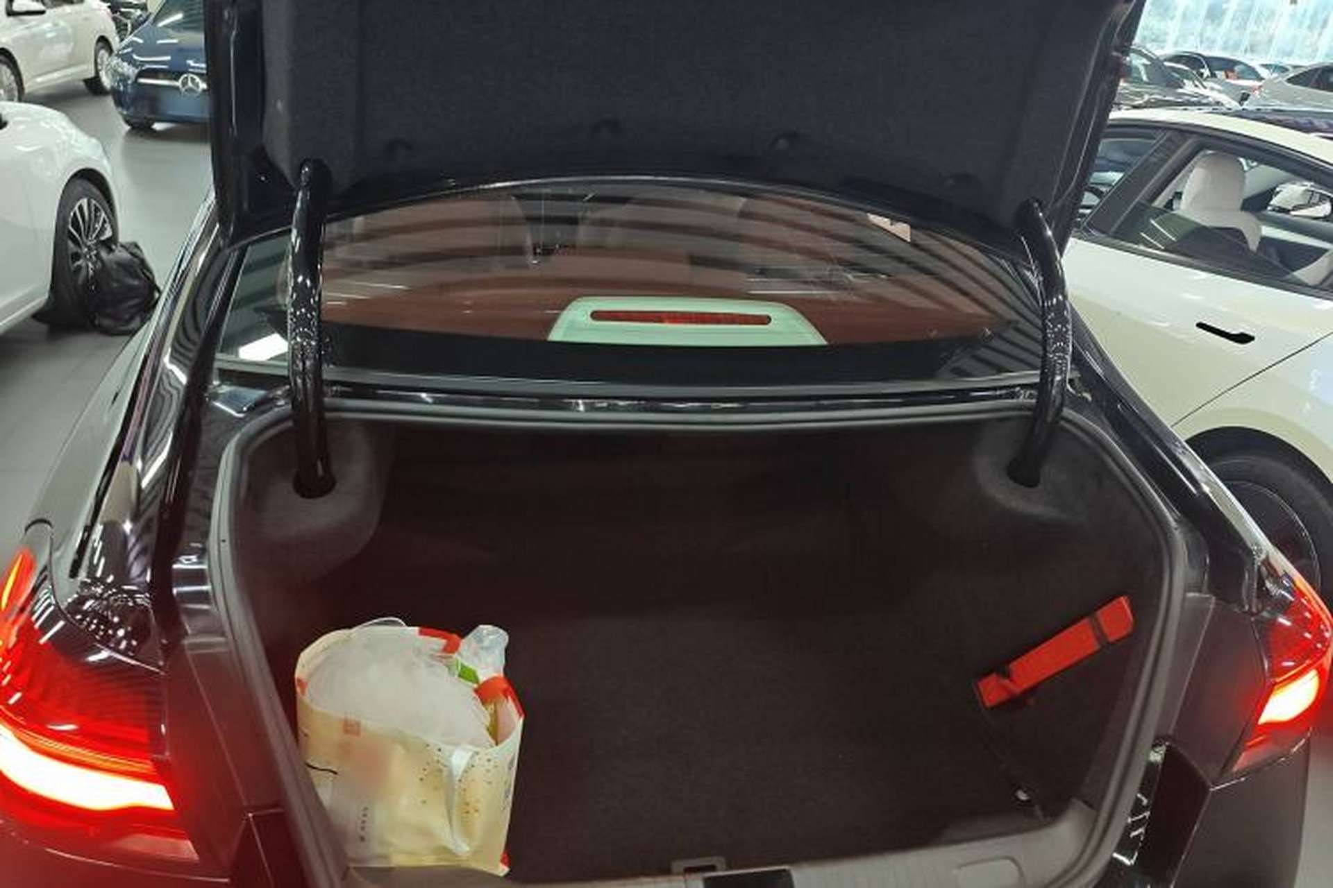 Used Roewe 950 2017 30T Internet Executive Supreme Edition Trunk