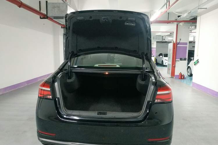 Used Roewe 950 2017 30T Internet Flagship Edition Trunk