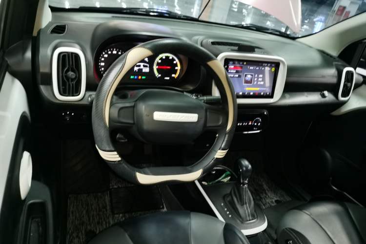 Used Roewe Clever 2022 311km QiQi BoBo Edition Center Console