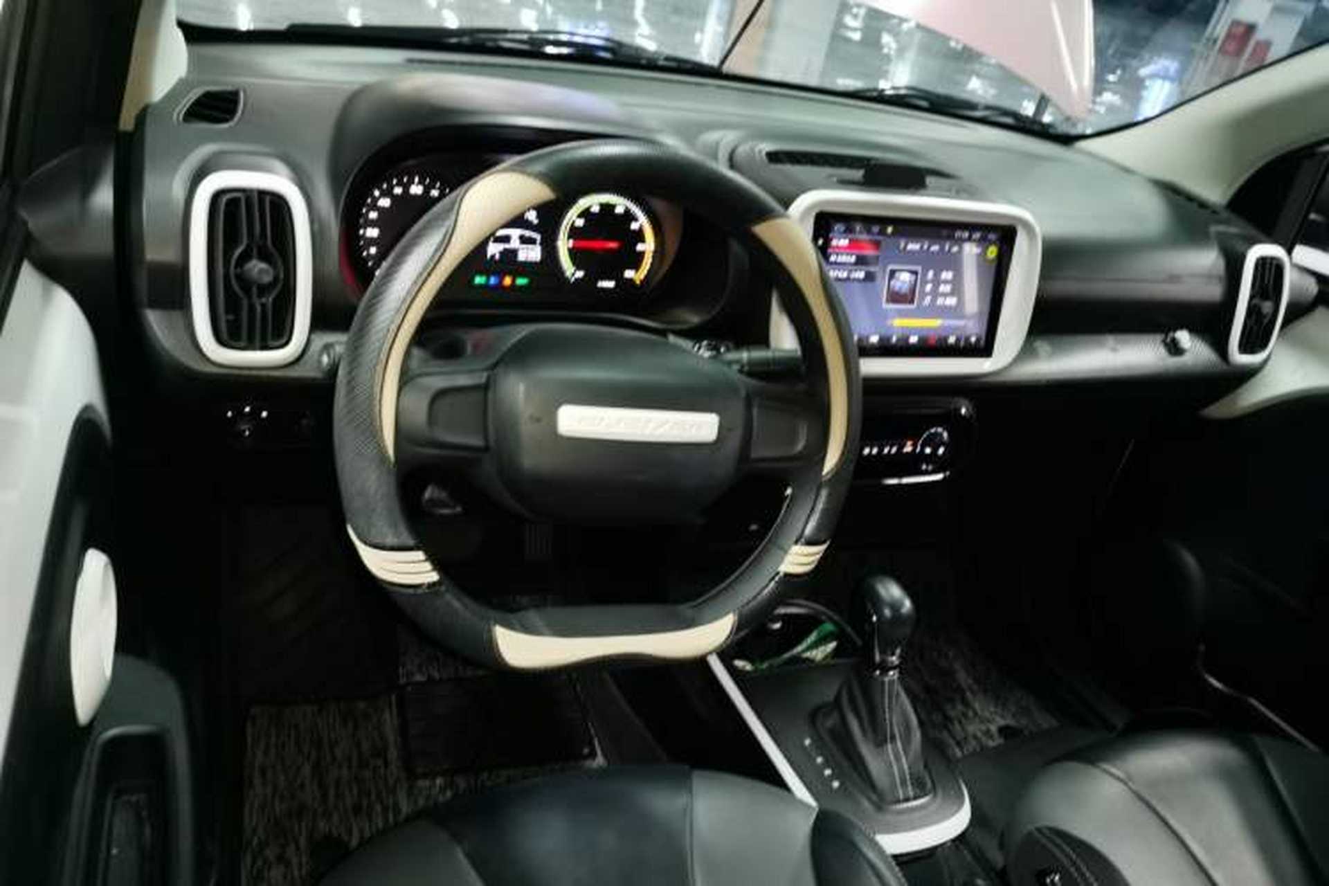 Used Roewe Clever 2022 311km QiQi BoBo Edition Center Console