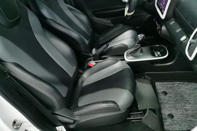 Used Roewe Clever 2022 311km QiQi BoBo Edition Right Front Seat