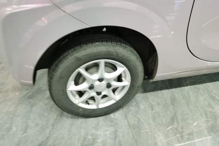 Used Roewe Clever 2022 311km QiQi BoBo Edition Right Rear Wheel Hub