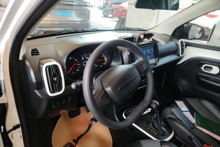 Used Roewe Clever 2022 311km QiQi BoBo Edition Center Console