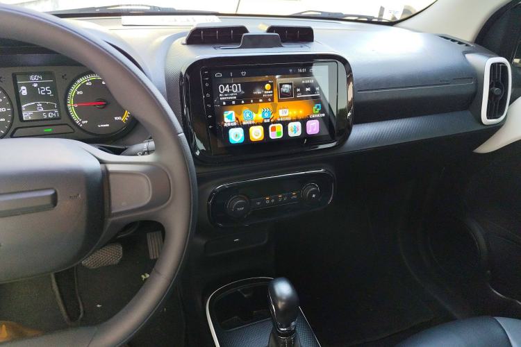 Used Roewe Clever 2022 311km QiQi BoBo Edition Interior 2