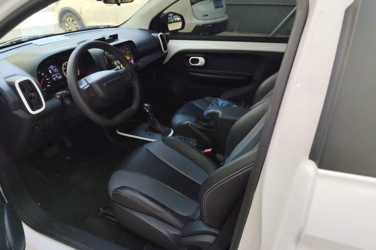 Used Roewe Clever 2022 311km QiQi BoBo Edition Interior 4