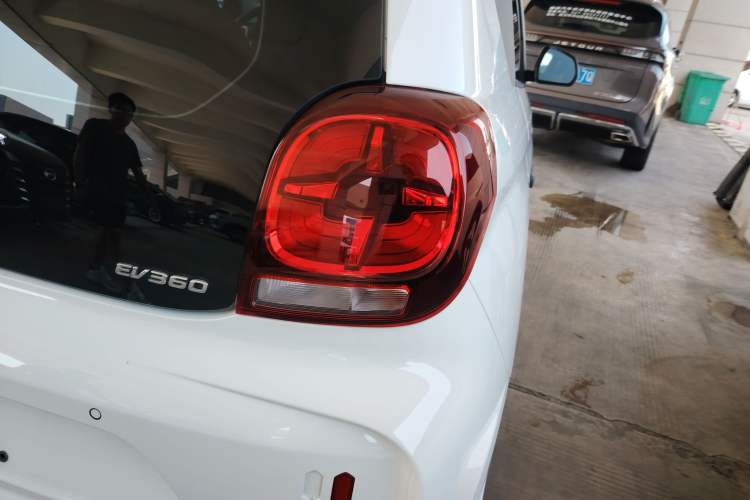 Used Roewe Clever 2022 311km QiQi BoBo Edition Right Rear Taillight