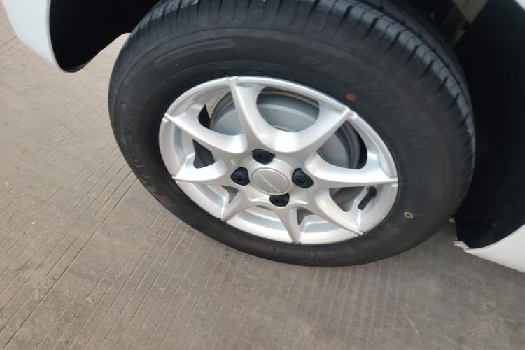 Used Roewe Clever 2022 311km QiQi BoBo Edition Right Rear Wheel Hub
