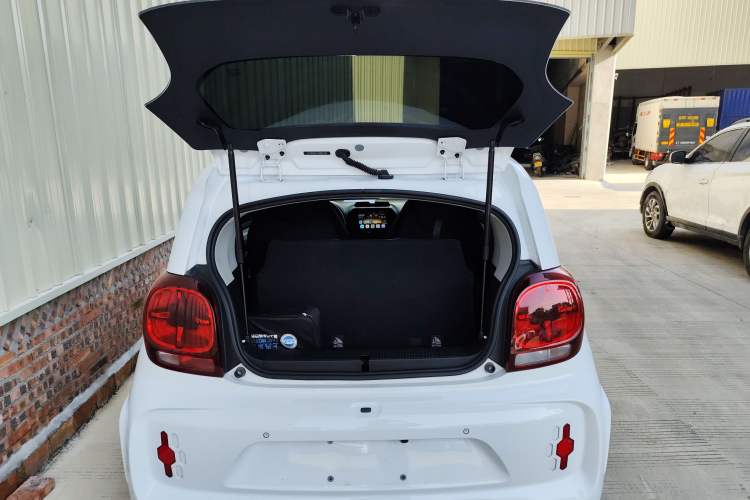 Used Roewe Clever 2022 311km QiQi BoBo Edition Trunk