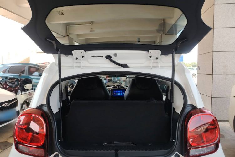 Used Roewe Clever 2022 311km QiQi BoBo Edition Trunk