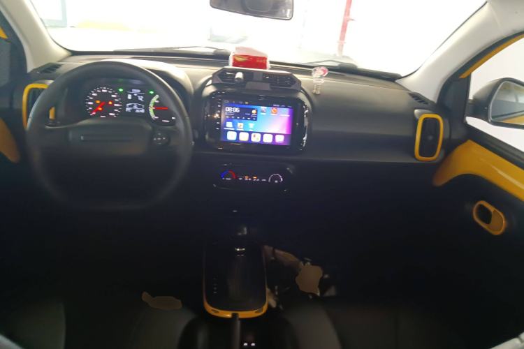 Used Roewe Clever 2022 311km QiQi BoBo Edition Center Console