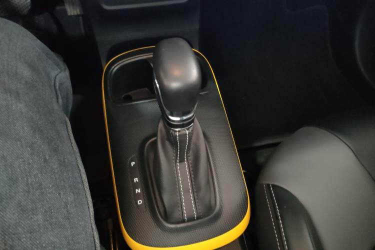 Used Roewe Clever 2022 311km QiQi BoBo Edition Gear Lever
