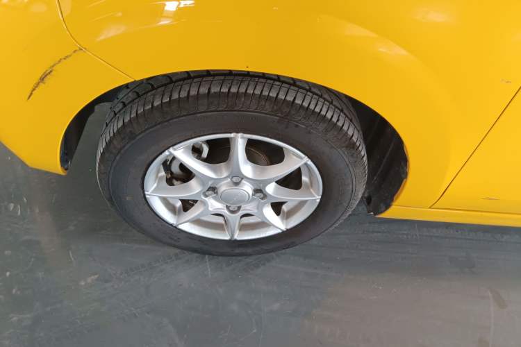 Used Roewe Clever 2022 311km QiQi BoBo Edition Left Front Wheel Hub