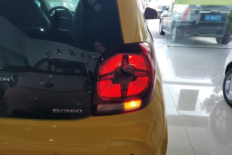 Used Roewe Clever 2022 311km QiQi BoBo Edition Right Rear Taillight