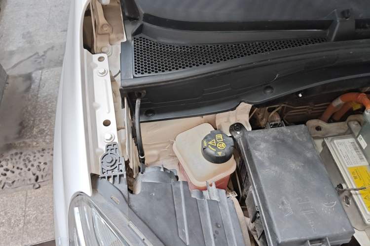 Used Roewe Clever 2020 Urban Style Edition Engine Bay Right