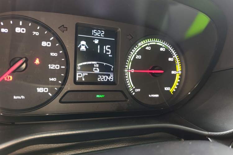 Used Roewe Clever 2020 Urban Style Edition Odometer Close Up