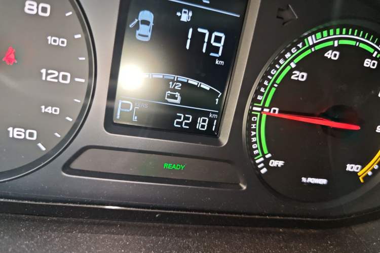 Used Roewe Clever 2020 Urban Style Edition Odometer Close Up