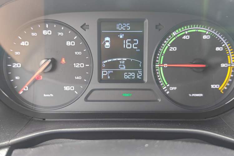 Used Roewe Clever 2020 Urban Style Edition Odometer Close Up