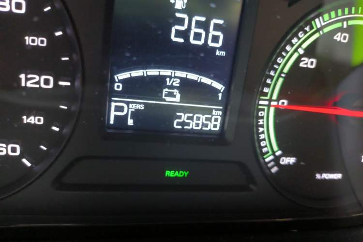 Used Roewe Clever 2020 Urban Style Edition Odometer Close Up