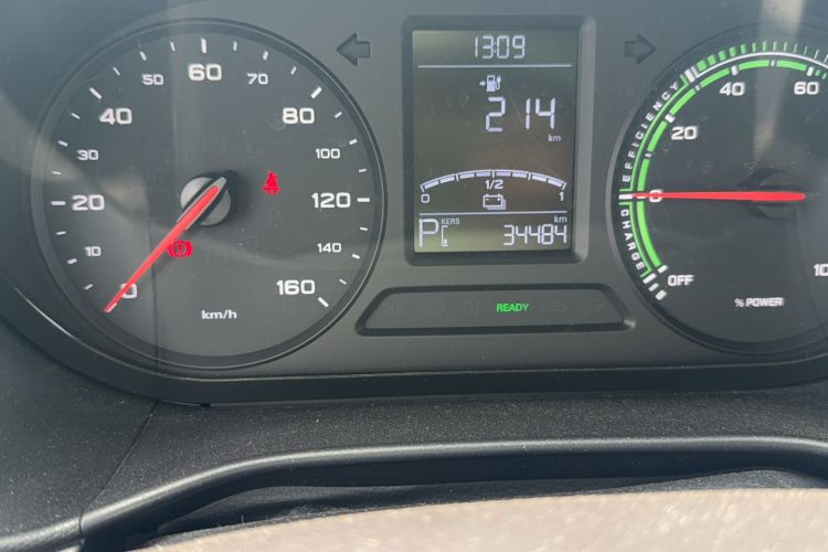 Used Roewe Clever 2020 Urban Style Edition Odometer Close Up