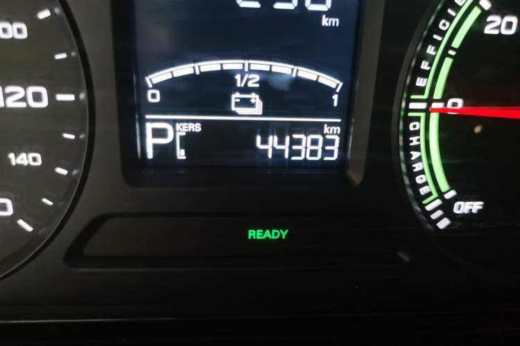 Used Roewe Clever 2020 Urban Style Edition Odometer Close Up