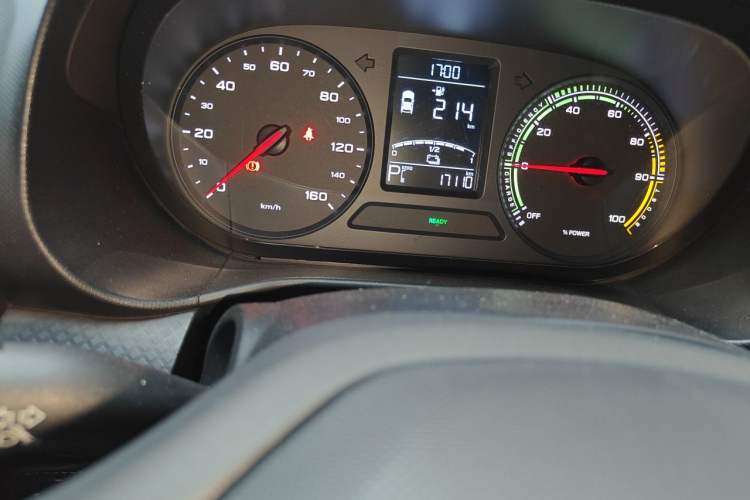 Used Roewe Clever 2020 Urban Style Edition Odometer Close Up