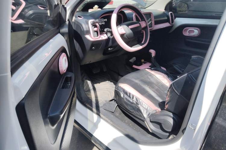 Used Roewe Clever 2021 302 km New Four-Seater Super-Efficient Version Driver Seat