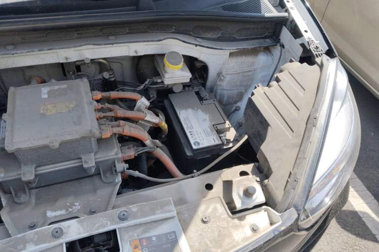 Used Roewe Clever 2021 302 km New Four-Seater Super-Efficient Version Engine Bay Left