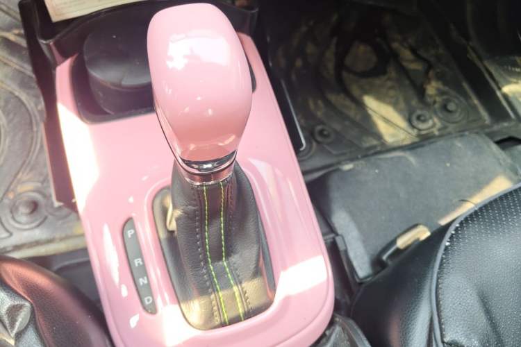 Used Roewe Clever 2021 302 km New Four-Seater Super-Efficient Version Gear Lever