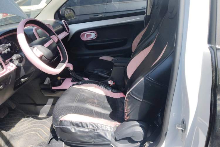 Used Roewe Clever 2021 302 km New Four-Seater Super-Efficient Version Left Front Seat