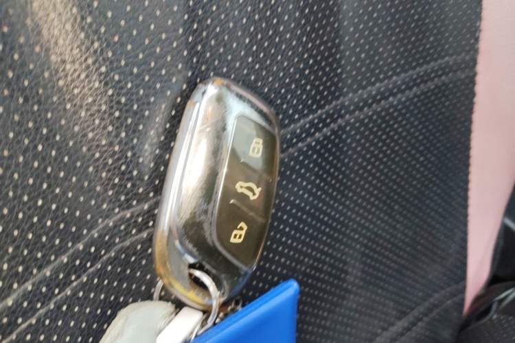 Used Roewe Clever 2021 302 km New Four-Seater Super-Efficient Version Vehicle Key