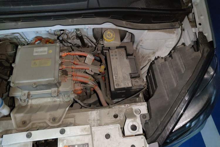 Used Roewe Clever 2021 302 km New Four-Seater Super-Efficient Version Engine Bay Left
