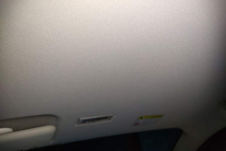 Used Roewe Clever 2021 302 km New Four-Seater Super-Efficient Version Headliner