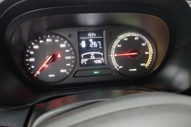 Used Roewe Clever 2021 302km Excellence Edition Odometer Close Up