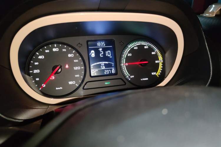 Used Roewe Clever 2021 302 km New Four-Seater Super-Efficient Version Odometer Close Up