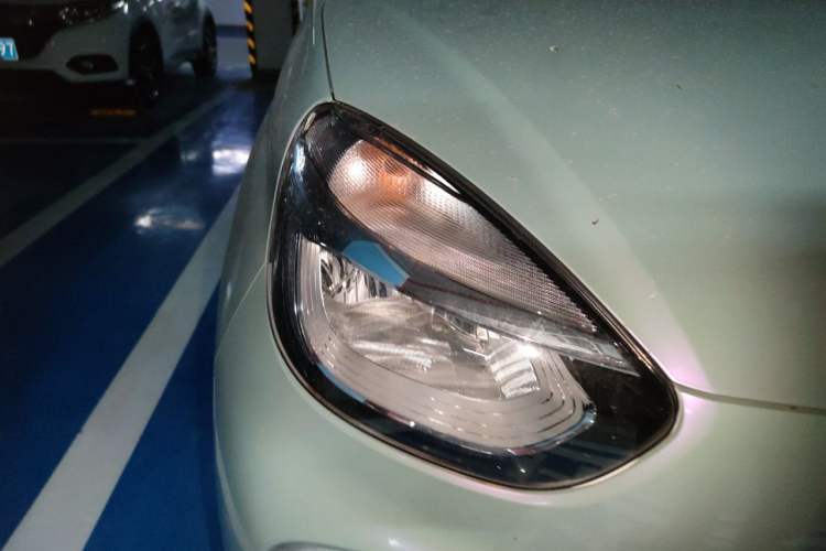 Used Roewe Clever 2021 302 km New Four-Seater Super-Efficient Version Right Front Headlight