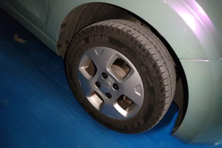 Used Roewe Clever 2021 302 km New Four-Seater Super-Efficient Version Right Front Wheel Hub