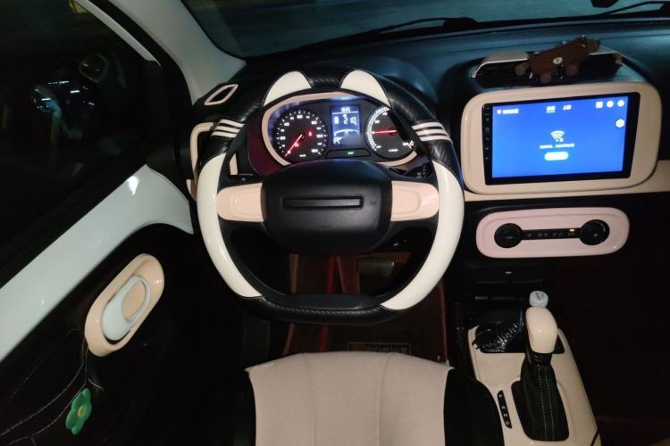 Used Roewe Clever 2021 302 km New Four-Seater Super-Efficient Version Steering Wheel